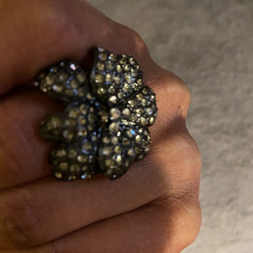 Ring - Picture 3 of 4